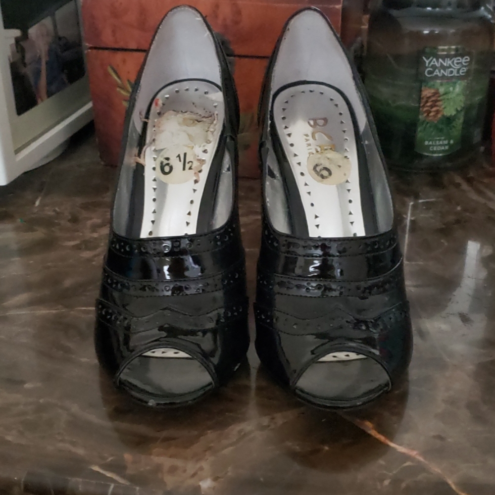 Open toe black heels business style BCBG Paris